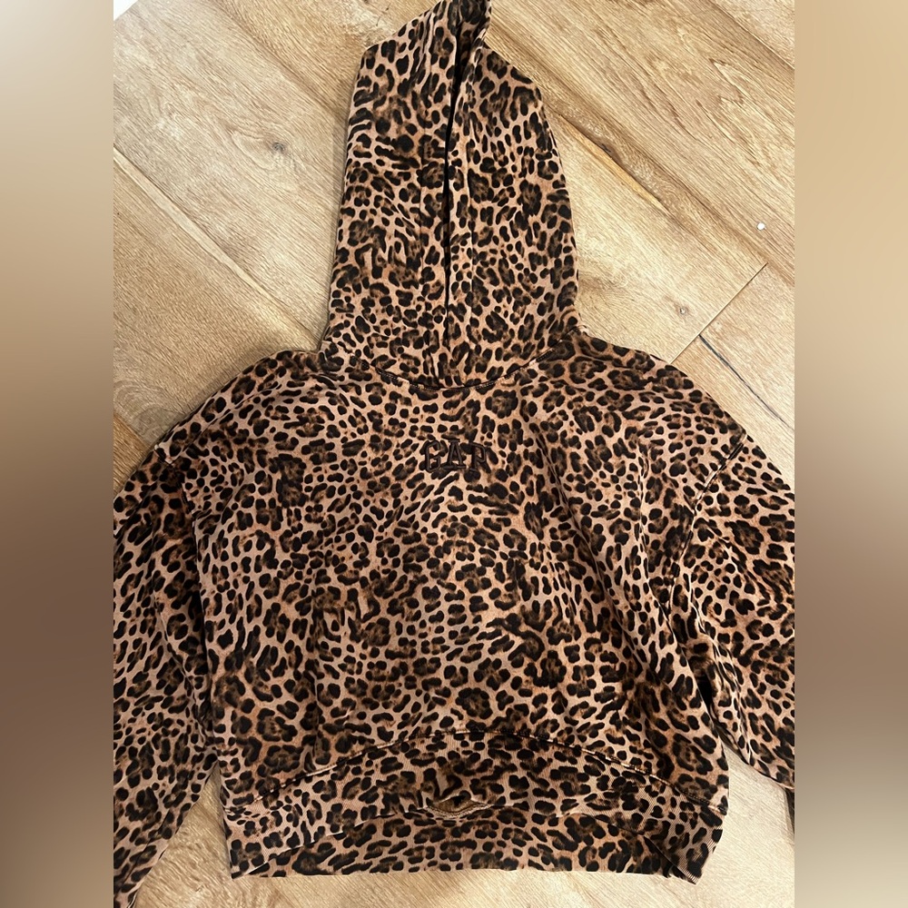 Gap *WORN ONCE* VintageSoft Crop Logo Hoodie